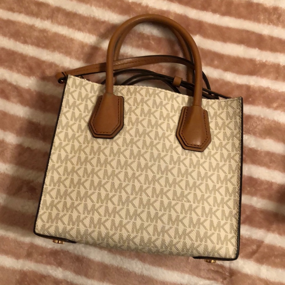 Purse - Picture 2 of 3